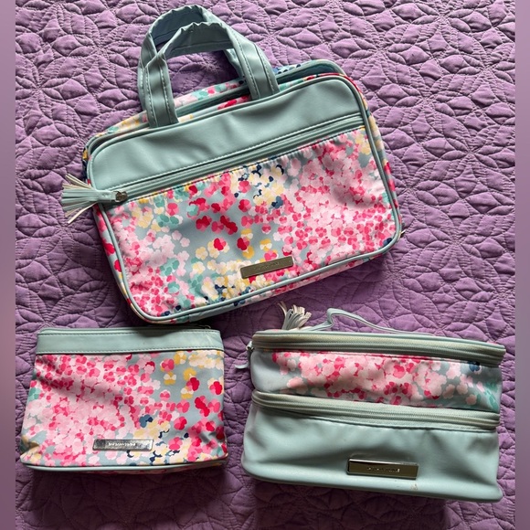 Tartan and Twine travel cosmetics  bags  blurred floral - Picture 5 of 9